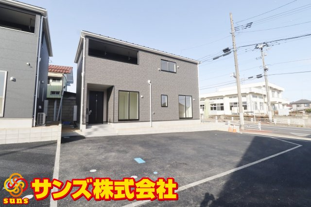 須賀川市日向町　　　１号棟　　　西袋1小学校、西袋中学区の外観|南側から見た駐車場を含む外観