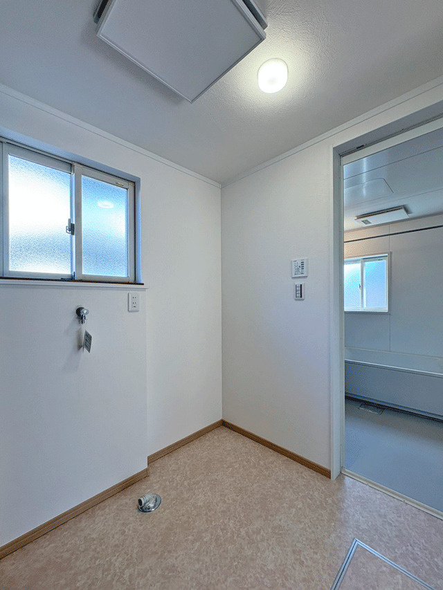 富谷市杜乃橋１丁目 大きな吹き抜けのある家♪の脱衣所