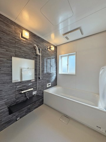 富谷市杜乃橋１丁目 大きな吹き抜けのある家♪の浴室