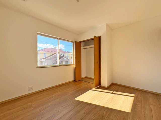 富谷市杜乃橋１丁目 大きな吹き抜けのある家♪の洋室