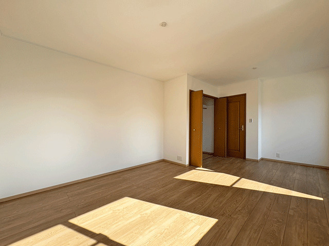 富谷市杜乃橋１丁目 大きな吹き抜けのある家♪の洋室