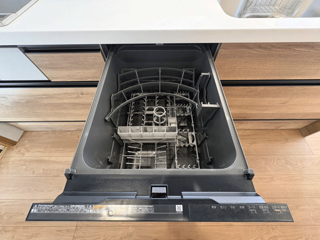 富谷市杜乃橋１丁目 大きな吹き抜けのある家♪のキッチン