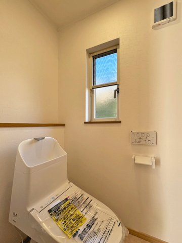 富谷市杜乃橋１丁目 大きな吹き抜けのある家♪のトイレ