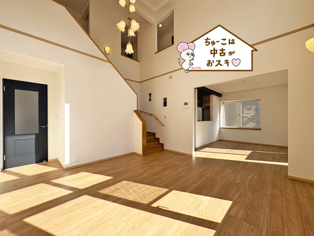 富谷市杜乃橋１丁目 大きな吹き抜けのある家♪の居間・リビング