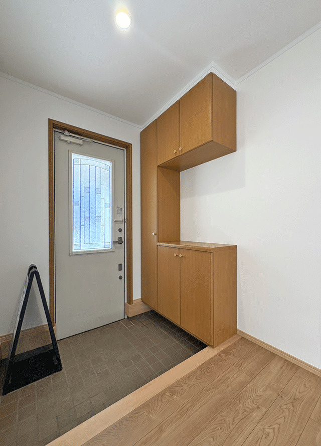 富谷市杜乃橋１丁目 大きな吹き抜けのある家♪の玄関