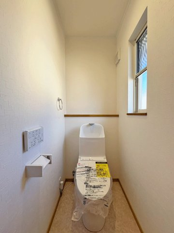 富谷市杜乃橋１丁目 大きな吹き抜けのある家♪のトイレ