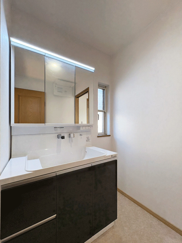 富谷市杜乃橋１丁目 大きな吹き抜けのある家♪の独立洗面台