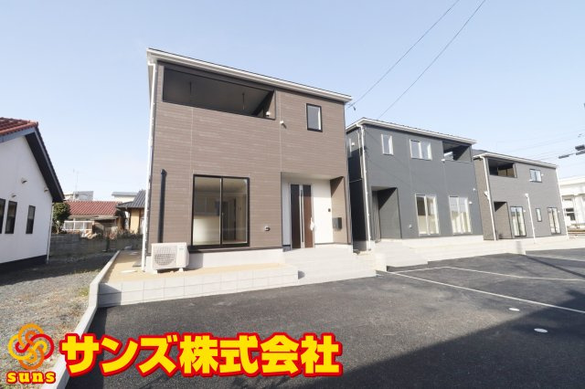 須賀川市日向町　　　3号棟　　　西袋1小学校、西袋中学区の外観|南東側から見た駐車場を含む外観