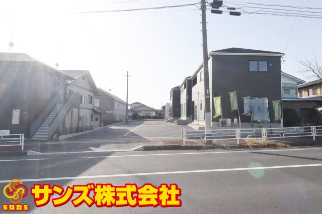 須賀川市日向町　　　3号棟　　　西袋1小学校、西袋中学区の外観|南西側から見た駐車場を含む外観