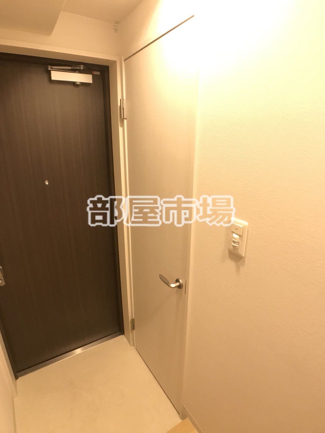 千代田区外神田３丁目の賃貸マンションの玄関