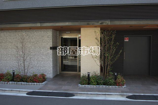 千代田区外神田３丁目の賃貸マンションのエントランス