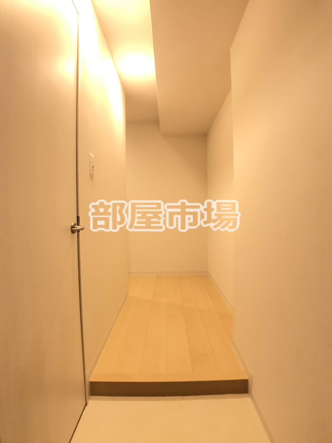 千代田区外神田３丁目の賃貸マンションの玄関