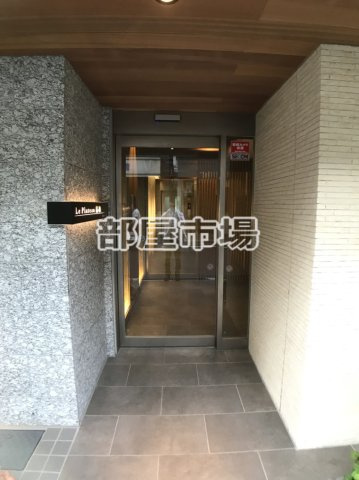 千代田区外神田３丁目の賃貸マンションのエントランス