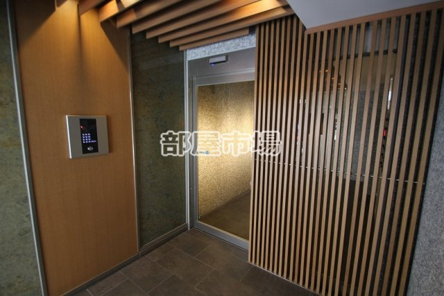 千代田区外神田３丁目の賃貸マンションのエントランス