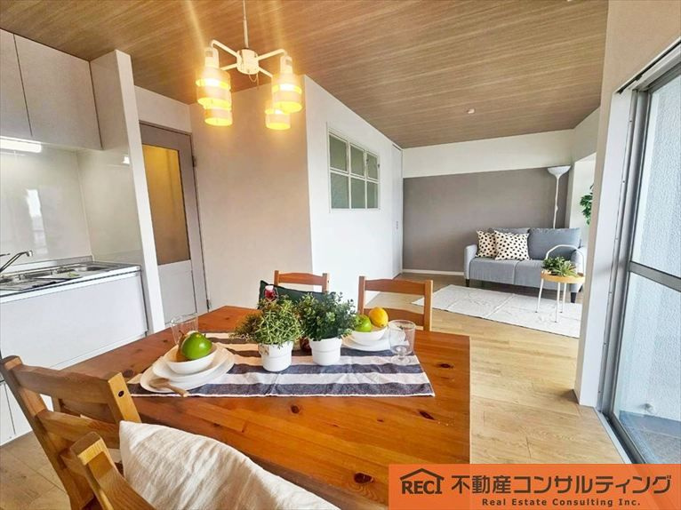 鳴尾小松住宅A棟の洋室