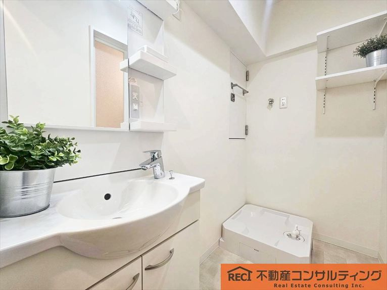 鳴尾小松住宅A棟の独立洗面台