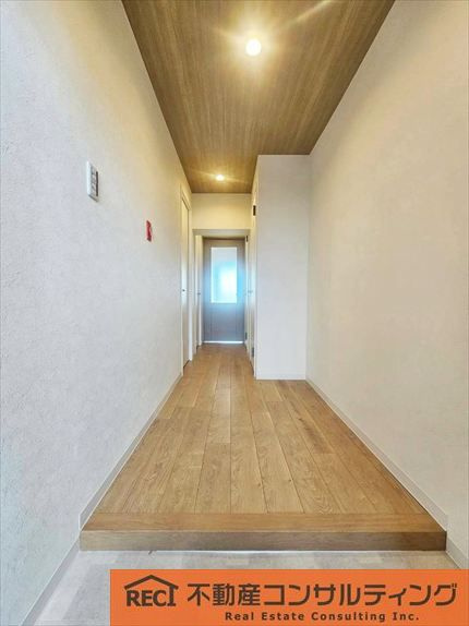 鳴尾小松住宅A棟の玄関