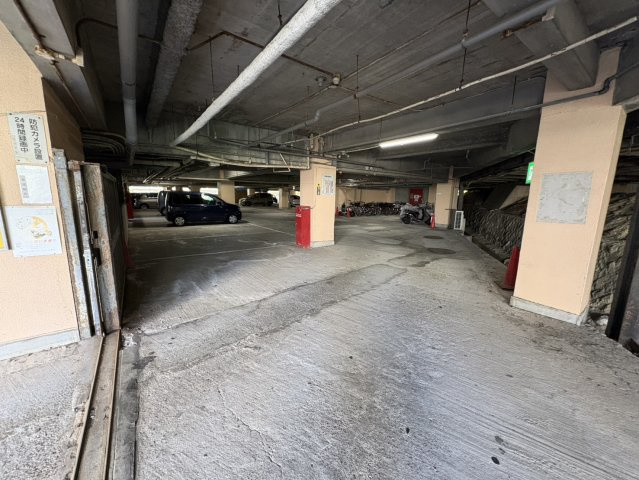 マンション・明舞バザールの駐車場