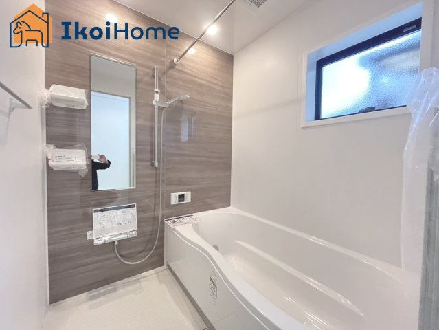 明石市朝霧町2丁目　新築戸建　の浴室|【ホームページに現地動画掲載中】●年中無休：当日予約可●小窓があり換気良好！清潔な空間を保てます