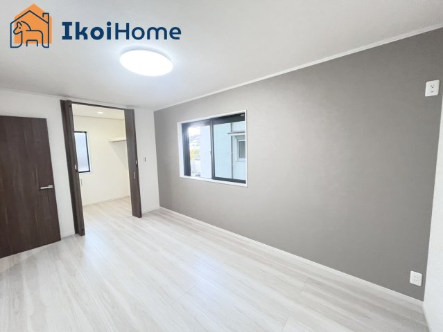 明石市朝霧町2丁目　新築戸建　の寝室|【ホームページに現地動画掲載中】●年中無休：当日予約可●広々とした2階の洋室です。クローゼットも完備