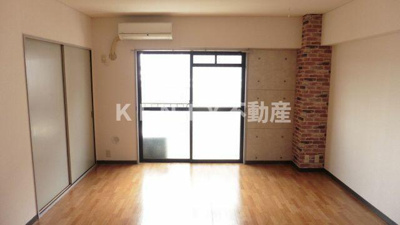 【居間・リビング】 | クレセント馬込 | こちらの居間で趣味の時間をお楽しみください