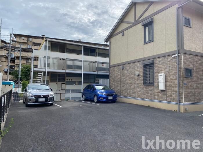 テラー・ウエスト新芦屋の駐車場|駐車場があるので、車を買う予定の方も安心です