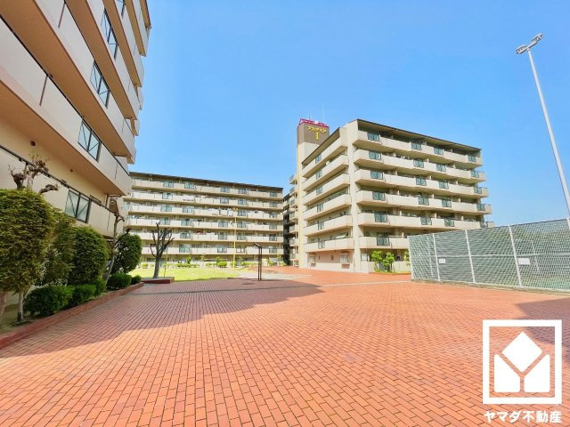 サンロイヤル新田辺アカデミア１号館の外観