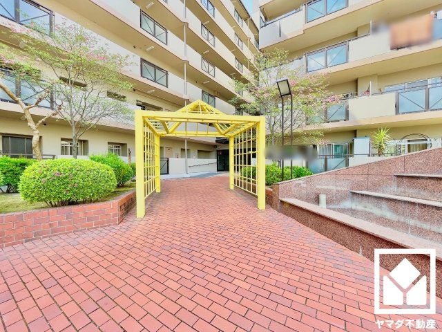 サンロイヤル新田辺アカデミア１号館のエントランス