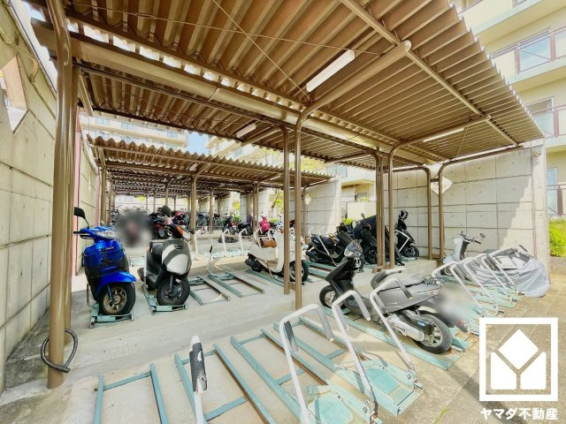 サンロイヤル新田辺アカデミア１号館の駐輪場