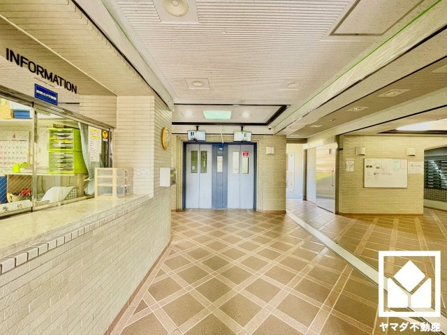 サンロイヤル新田辺アカデミア１号館のロビー