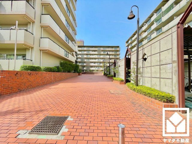 サンロイヤル新田辺アカデミア１号館の外観