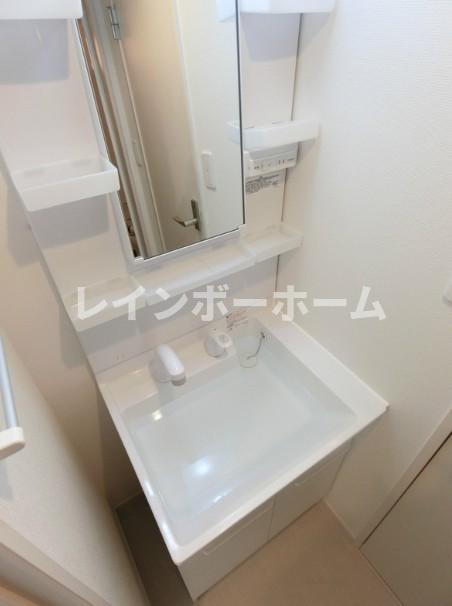 仲介手数料（賃料の1.10ヵ月）の50％OFF対象物件！の洗面所|脱衣スペースもあります