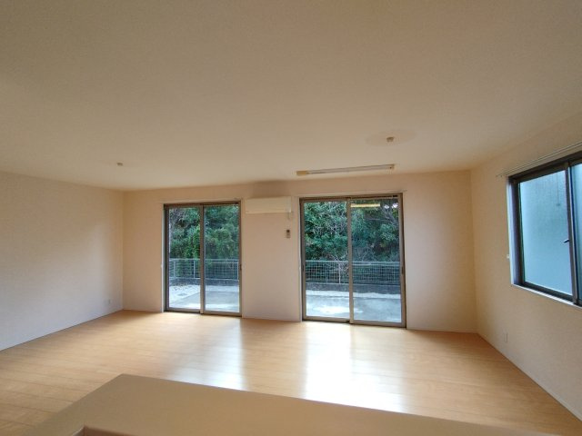 レスポワールA棟の居間・リビング