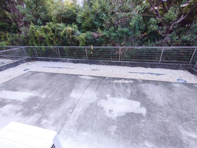 レスポワールA棟の庭