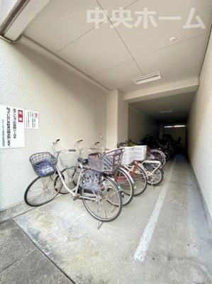 【駐輪場】 | グリーンコーポ京成小岩 | 【自転車置き場】最新の空き状況や費用などの詳細は担当スタッフまでお問い合わせください。