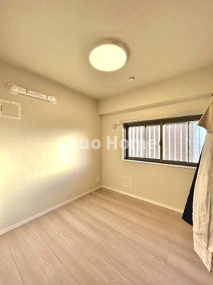 【子供部屋】 | グリーンコーポ京成小岩 | 【子供部屋】お子様を持つ家庭の約6割が「家族や子どものため」に購入を希望。入学後の転校を避け、広い空間でのびのび育てたいなどの親心が、家探しのきっかけになっているようです。