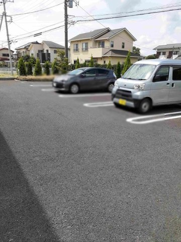 アークヒルズＬの駐車場|車をお持ちの方に嬉しい駐車場付きの物件です