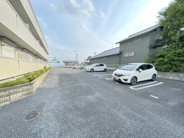 レジデンスSKの駐車場