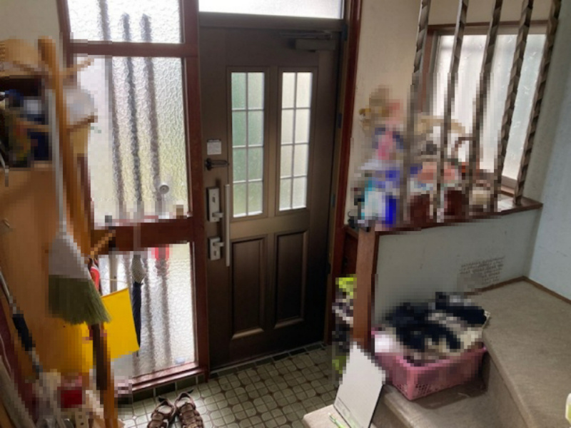 【中古】鶴ヶ島市富士見中古住宅の玄関|明るい玄関です！