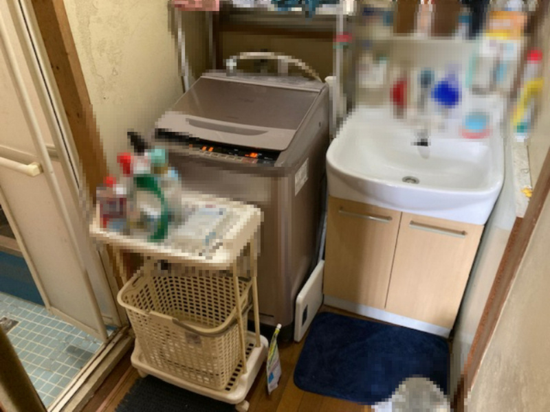 【中古】鶴ヶ島市富士見中古住宅の独立洗面台|朝の身支度に欠かせない洗面台です