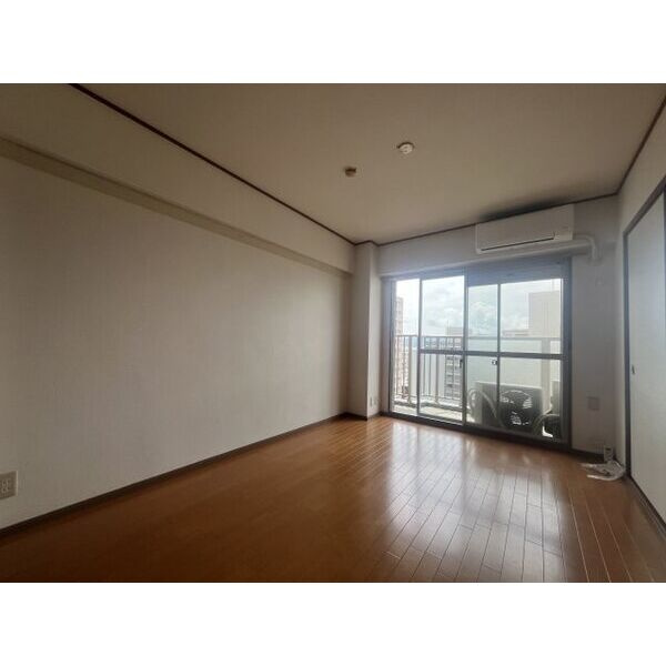 ユニハイム明石の居間・リビング