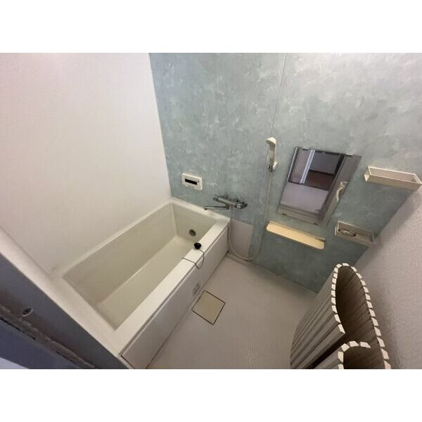 ユニハイム明石の浴室