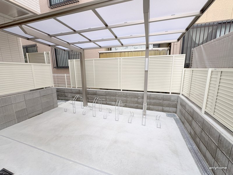 クラシスト高殿の駐車場