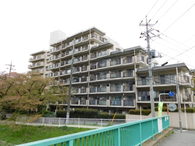 ハイツ入間の外観