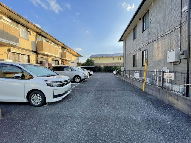 パークイースト・ウエストの駐車場