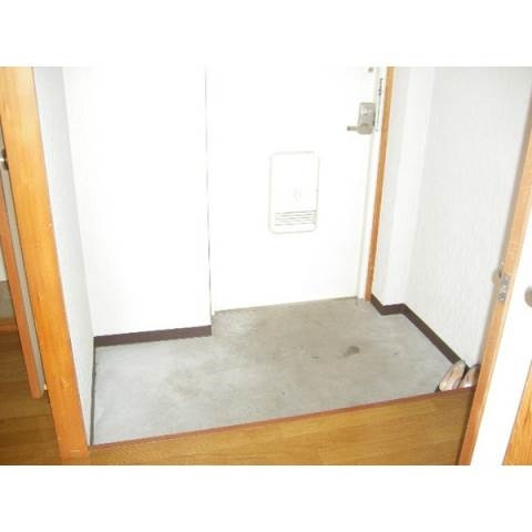 ニューシーズ宮地の玄関