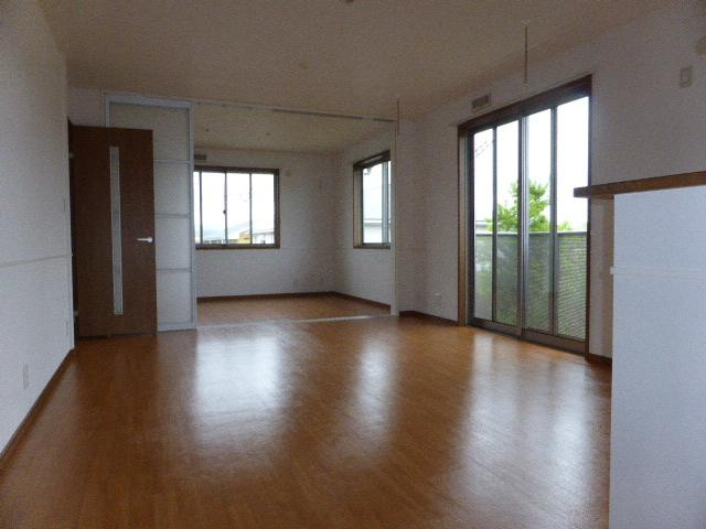 グラシュー　プラージュ　ミトマＧ棟の居間・リビング|おしゃれな居間です