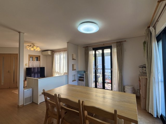 神戸市北区大原1丁目戸建の居間・リビング