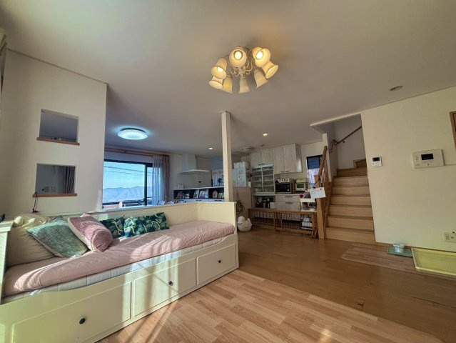 神戸市北区大原1丁目戸建の居間・リビング