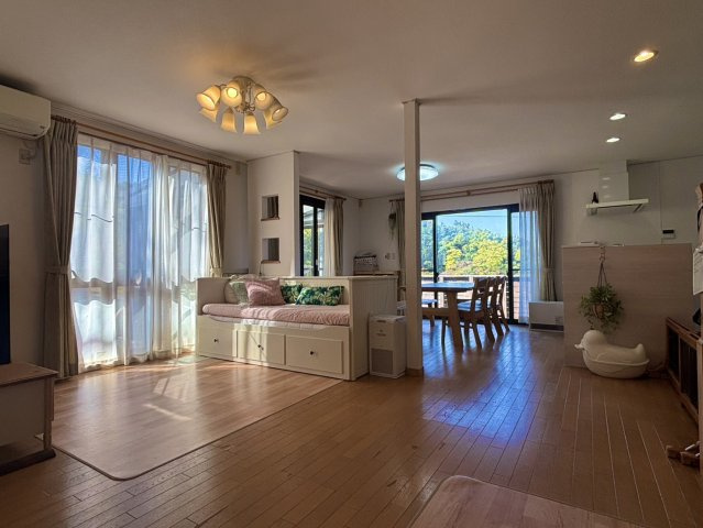 神戸市北区大原1丁目戸建の居間・リビング